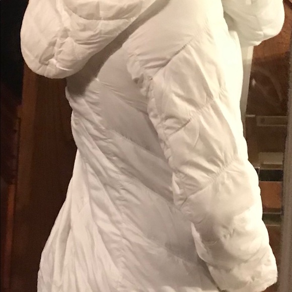 Soft & light hooded white quilted packable jacket - Picture 2 of 9